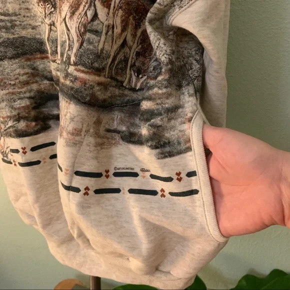 🐺 Art Unlimited Wolf Sweatshirt 🐺 - Picture 7 of 9